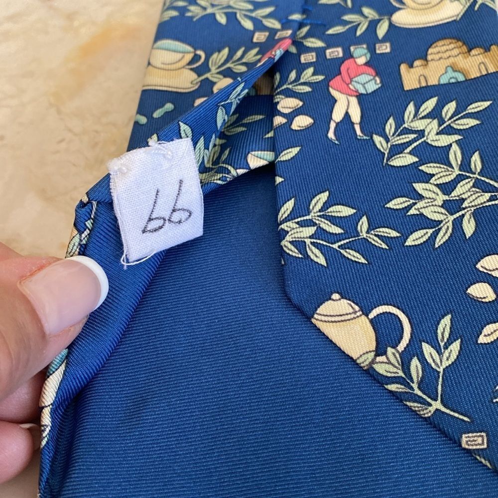 Hermes 100% Silk Printed Tie - Picture 12 of 12
